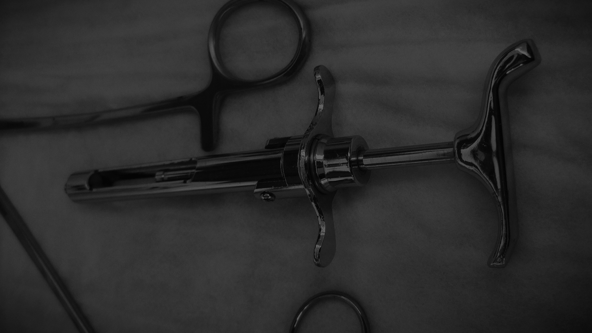 Syringe and injection equipment